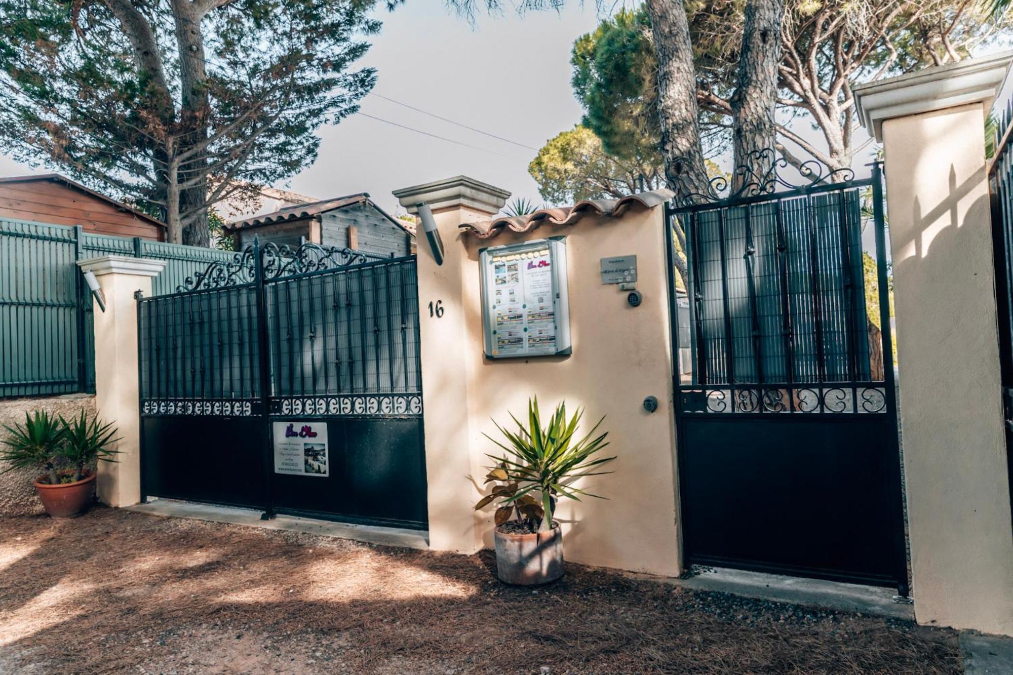 Reve D'Azur, Mazet En Bord De Mer, Parking, Piscine Partagee, Terrasse Bbq & Draps Inclus La Nartelle, 1 Salon, 1 Chambre, 1 Cuisine , 1 Sdb Sainte-Maxime Eksteriør billede
